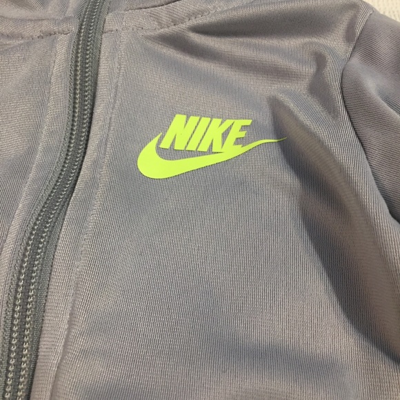 Nike Toddlers Sweatshirt - Picture 3 of 4